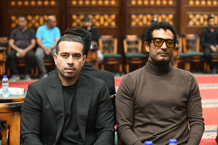 محمد سعد وعمرو سعد وميرفت أمين من بينهم ... نجوم الفن يقدمون واجب العزاء لمحمد رمضان في وفاة والده