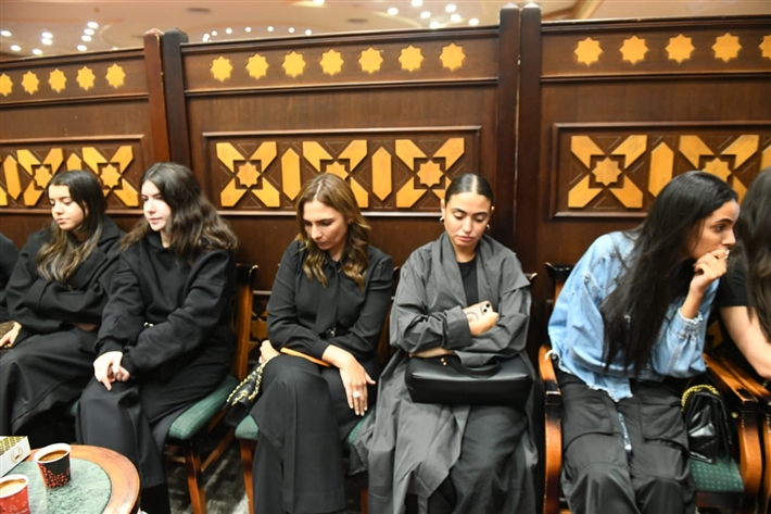 ياسر جلال وأحمد السقا وأحمد العوضي من بينهم ... محمد رمضان يستقبل عزاء والده من نجوم الفن