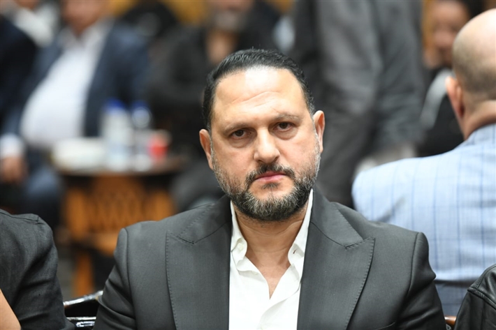 ياسر جلال وأحمد السقا وأحمد العوضي من بينهم ... محمد رمضان يستقبل عزاء والده من نجوم الفن