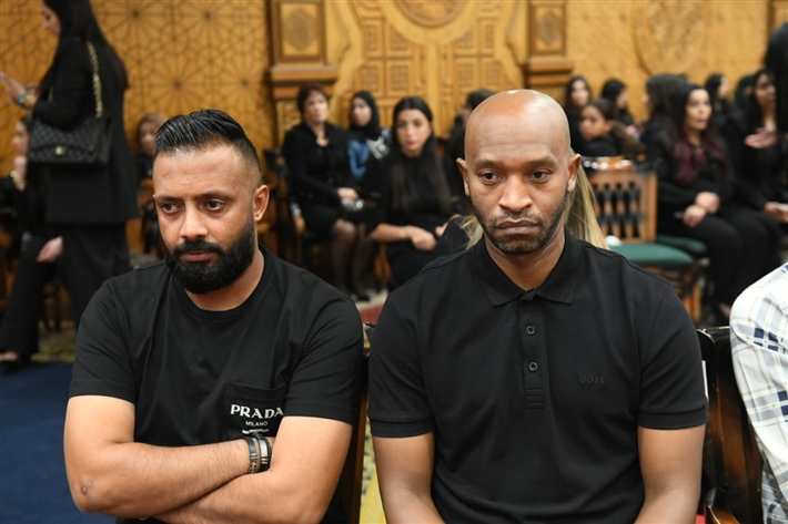 ياسر جلال وأحمد السقا وأحمد العوضي من بينهم ... محمد رمضان يستقبل عزاء والده من نجوم الفن