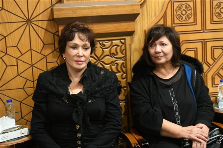 ياسر جلال وأحمد السقا وأحمد العوضي من بينهم ... محمد رمضان يستقبل عزاء والده من نجوم الفن