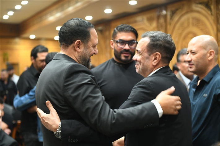ياسر جلال وأحمد السقا وأحمد العوضي من بينهم ... محمد رمضان يستقبل عزاء والده من نجوم الفن