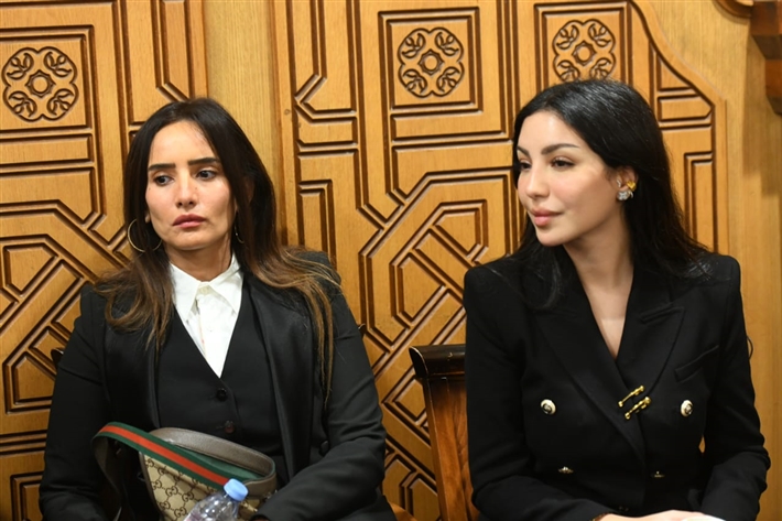 ياسر جلال وأحمد السقا وأحمد العوضي من بينهم ... محمد رمضان يستقبل عزاء والده من نجوم الفن