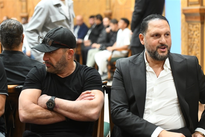 ياسر جلال وأحمد السقا وأحمد العوضي من بينهم ... محمد رمضان يستقبل عزاء والده من نجوم الفن