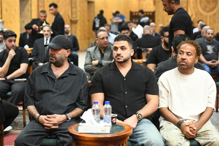 ياسر جلال وأحمد السقا وأحمد العوضي من بينهم ... محمد رمضان يستقبل عزاء والده من نجوم الفن