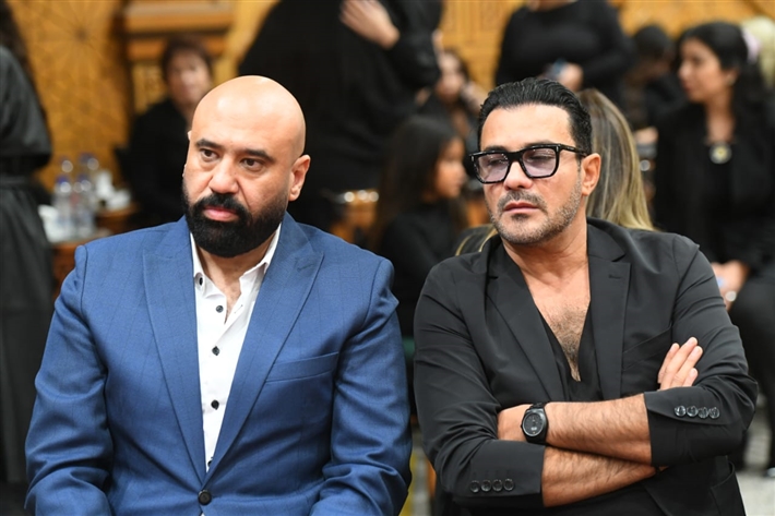 ياسر جلال وأحمد السقا وأحمد العوضي من بينهم ... محمد رمضان يستقبل عزاء والده من نجوم الفن