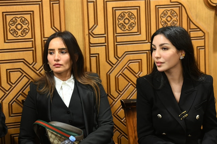 ياسر جلال وأحمد السقا وأحمد العوضي من بينهم ... محمد رمضان يستقبل عزاء والده من نجوم الفن