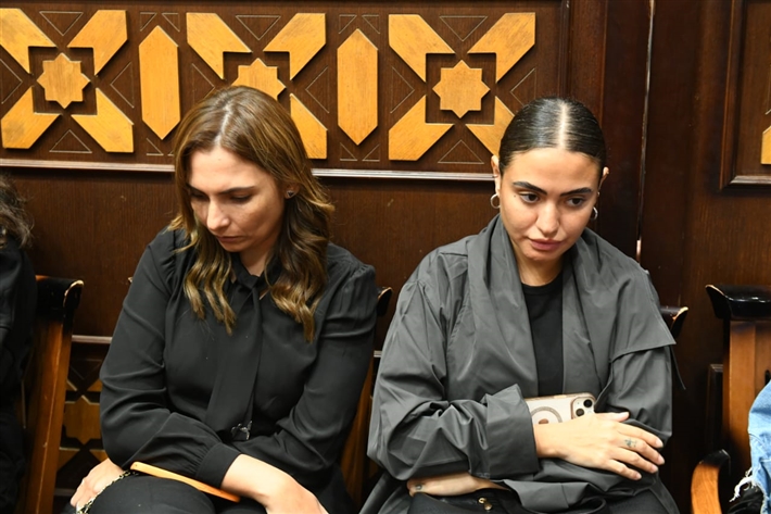 ياسر جلال وأحمد السقا وأحمد العوضي من بينهم ... محمد رمضان يستقبل عزاء والده من نجوم الفن