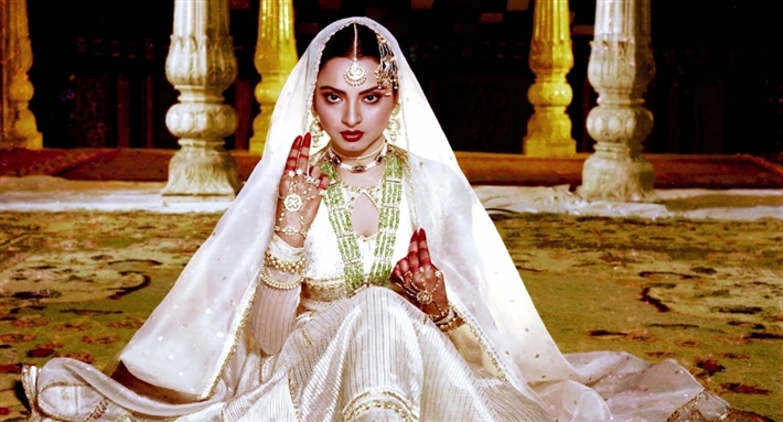 النجمة الهندية ريخا جنشا