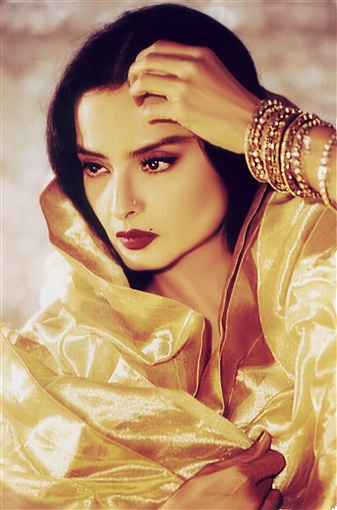 النجمة الهندية ريخا جنشا تشارك في عرض الفيلم المرمم أومراو جان بمهرجان البحر الأحمر