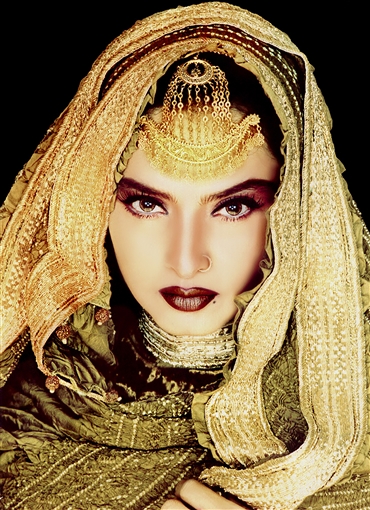 النجمة الهندية ريخا جنشا تشارك في عرض الفيلم المرمم أومراو جان بمهرجان البحر الأحمر