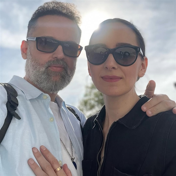 محمد محمود عبد العزيز وزوجته يرزقان بـ محمود 