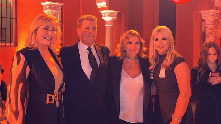 سفير فرنسا يكرم يسرا بوسام فارس جوقة بحضور زوجها وريهام حجاج وكندة علوش وإلهام شاهين والنجوم