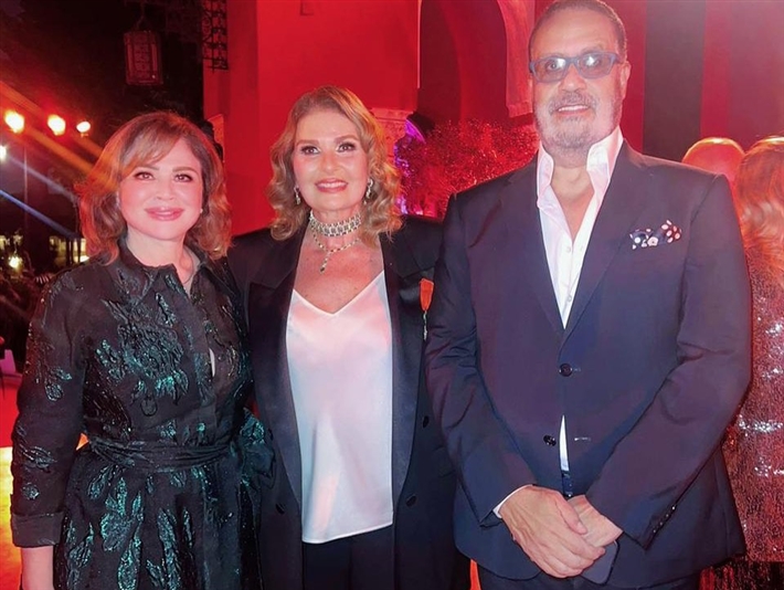 سفير فرنسا يكرم يسرا بوسام فارس جوقة بحضور زوجها وريهام حجاج وكندة علوش وإلهام شاهين والنجوم