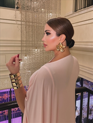  شرطة_الموضة: نسرين طافش بفستان وردي يظهر رشاقتها وحقيبة من Louis Vuitton سعر الإطلالة 423 ألف جنيه