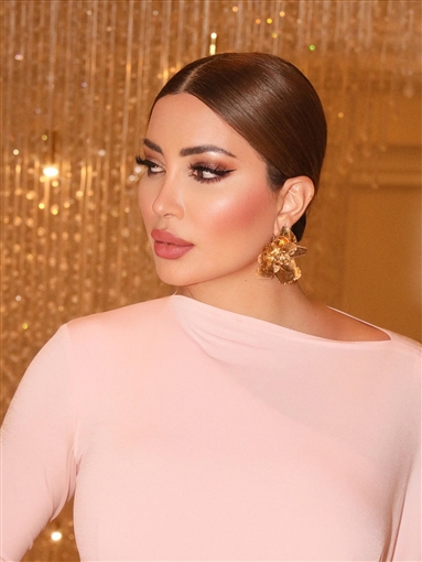  شرطة_الموضة: نسرين طافش بفستان وردي يظهر رشاقتها وحقيبة من Louis Vuitton سعر الإطلالة 423 ألف جنيه