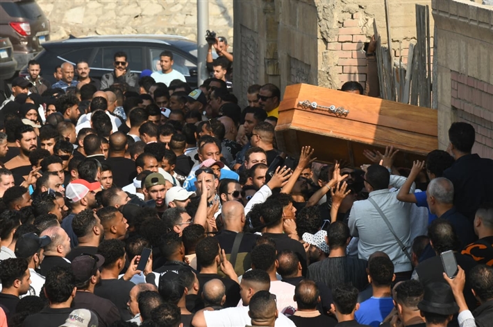 سعد الصغير وأحمد شيبة ومصطفى كامل وباسم سمرة من بينهم النجوم في جنازة إسماعيل الليثي