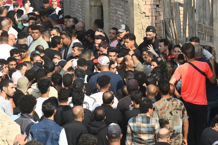 سعد الصغير وأحمد شيبة ومصطفى كامل وباسم سمرة من بينهم النجوم في جنازة إسماعيل الليثي