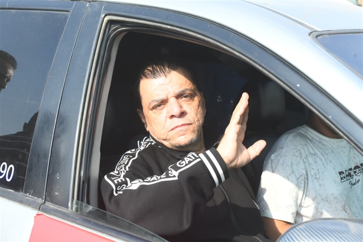 سعد الصغير وأحمد شيبة ومصطفى كامل وباسم سمرة من بينهم النجوم في جنازة إسماعيل الليثي