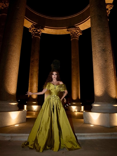 ميريام فارس بإطلالة ذهبية في حفلها بالمتحف الوطني في شرم الشيخ