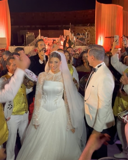 أحمد جمال ومي سليم ومينا عطا وأيمن الكاشف من بينهم النجوم في حفل زفاف هايدي موسى ومحمد غانم