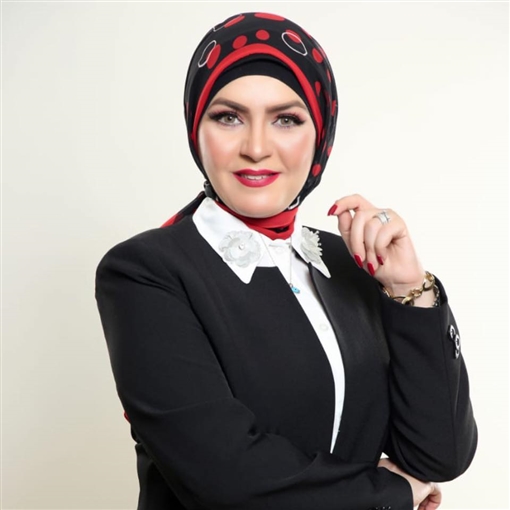 منال عبد اللطيف تخلع الحجاب بعد 13 سنة من ارتدائه