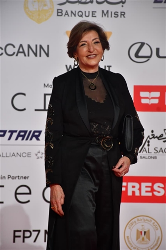 أروى جودة وميرهان حسين وأحمد السقا أول الواصلين على السجادة الحمراء لحفل افتتاح مهرجان القاهرة السينمائي