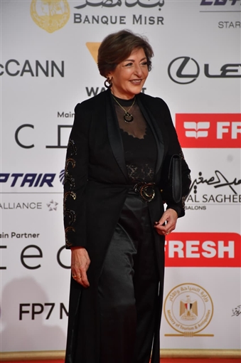 أروى جودة وميرهان حسين وأحمد السقا أول الواصلين على السجادة الحمراء لحفل افتتاح مهرجان القاهرة السينمائي