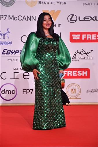 أروى جودة وميرهان حسين وأحمد السقا أول الواصلين على السجادة الحمراء لحفل افتتاح مهرجان القاهرة السينمائي