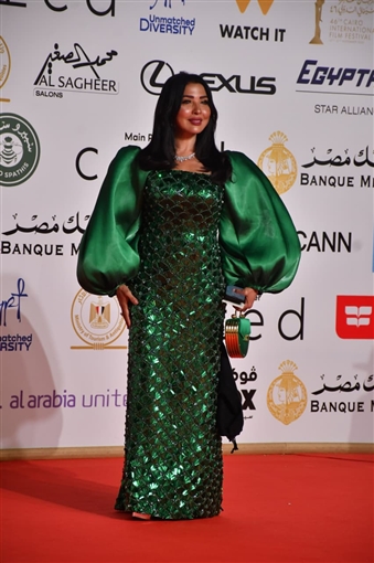 أروى جودة وميرهان حسين وأحمد السقا أول الواصلين على السجادة الحمراء لحفل افتتاح مهرجان القاهرة السينمائي