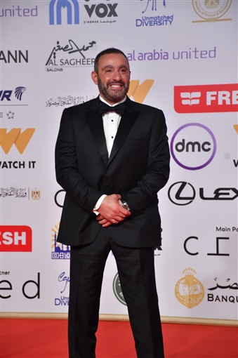 أروى جودة وميرهان حسين وأحمد السقا أول الواصلين على السجادة الحمراء لحفل افتتاح مهرجان القاهرة السينمائي