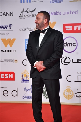 أروى جودة وميرهان حسين وأحمد السقا أول الواصلين على السجادة الحمراء لحفل افتتاح مهرجان القاهرة السينمائي