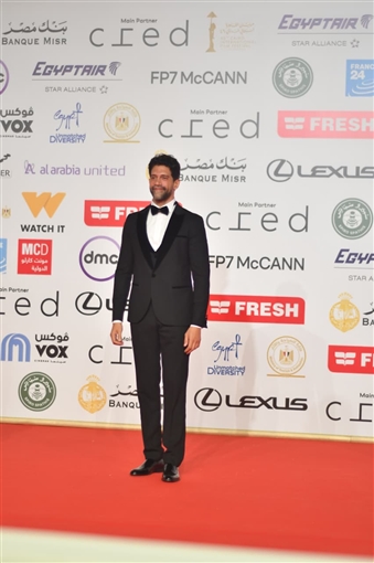 أروى جودة وميرهان حسين وأحمد السقا أول الواصلين على السجادة الحمراء لحفل افتتاح مهرجان القاهرة السينمائي