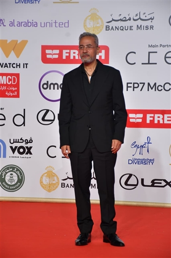 أروى جودة وميرهان حسين وأحمد السقا أول الواصلين على السجادة الحمراء لحفل افتتاح مهرجان القاهرة السينمائي