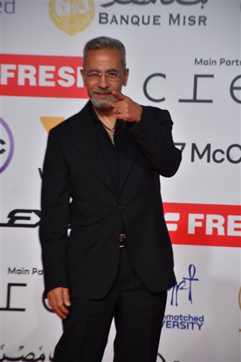 أروى جودة وميرهان حسين وأحمد السقا أول الواصلين على السجادة الحمراء لحفل افتتاح مهرجان القاهرة السينمائي