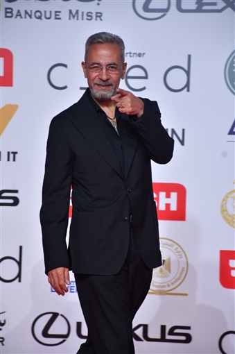 أروى جودة وميرهان حسين وأحمد السقا أول الواصلين على السجادة الحمراء لحفل افتتاح مهرجان القاهرة السينمائي