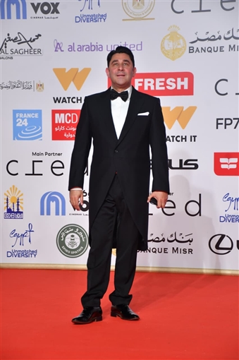 أروى جودة وميرهان حسين وأحمد السقا أول الواصلين على السجادة الحمراء لحفل افتتاح مهرجان القاهرة السينمائي