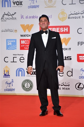 أروى جودة وميرهان حسين وأحمد السقا أول الواصلين على السجادة الحمراء لحفل افتتاح مهرجان القاهرة السينمائي