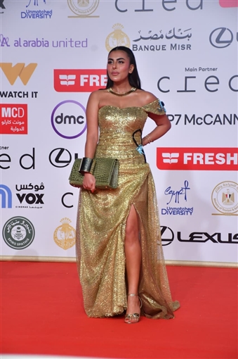 أروى جودة وميرهان حسين وأحمد السقا أول الواصلين على السجادة الحمراء لحفل افتتاح مهرجان القاهرة السينمائي