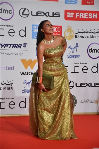 أروى جودة وميرهان حسين وأحمد السقا أول الواصلين على السجادة الحمراء لحفل افتتاح مهرجان القاهرة السينمائي