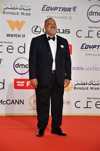 يسرا وحسين فهمي ونرمين الفقي على السجادة الحمراء لحفل افتتاح مهرجان القاهرة السينمائي 46