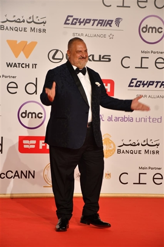 يسرا وحسين فهمي ونرمين الفقي على السجادة الحمراء لحفل افتتاح مهرجان القاهرة السينمائي 46