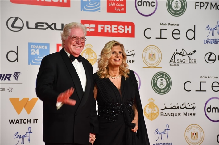 يسرا وحسين فهمي ونرمين الفقي على السجادة الحمراء لحفل افتتاح مهرجان القاهرة السينمائي 46