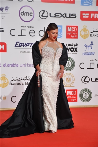 ليلى علوي ودرة وسلمى أبو ضيف وجومانا مراد بين حضور حفل افتتاح مهرجان القاهرة السينمائي الدولي