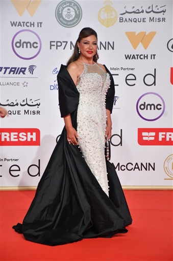 ليلى علوي ودرة وسلمى أبو ضيف وجومانا مراد بين حضور حفل افتتاح مهرجان القاهرة السينمائي الدولي