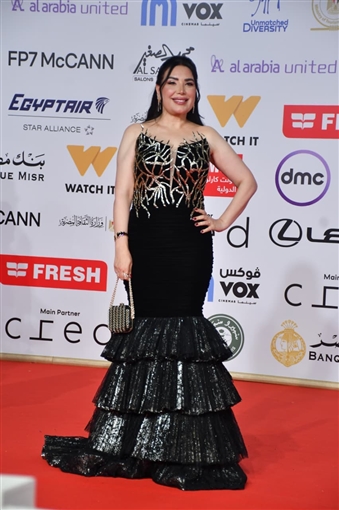 الأسود يسيطر على إطلالات النجمات في حفل افتتاح مهرجان القاهرة السينمائي 46