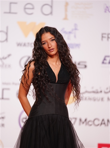 الأسود يسيطر على إطلالات النجمات في حفل افتتاح مهرجان القاهرة السينمائي 46