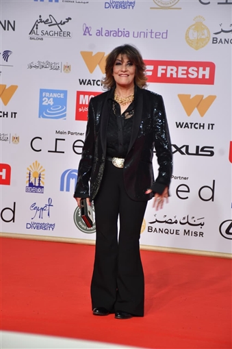 الأسود يسيطر على إطلالات النجمات في حفل افتتاح مهرجان القاهرة السينمائي 46