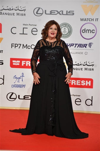 الأسود يسيطر على إطلالات النجمات في حفل افتتاح مهرجان القاهرة السينمائي 46