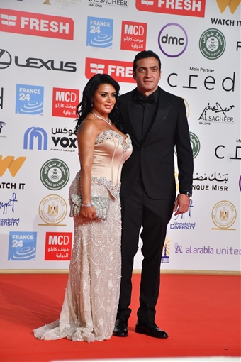 ثنائيات على السجادة الحمراء في حفل افتتاح مهرجان القاهرة السينمائي